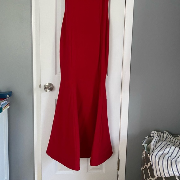 Red mermaid style dress - Picture 5 of 8